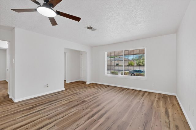 1512 Lester Drive NE, Albuquerque, NM 87112