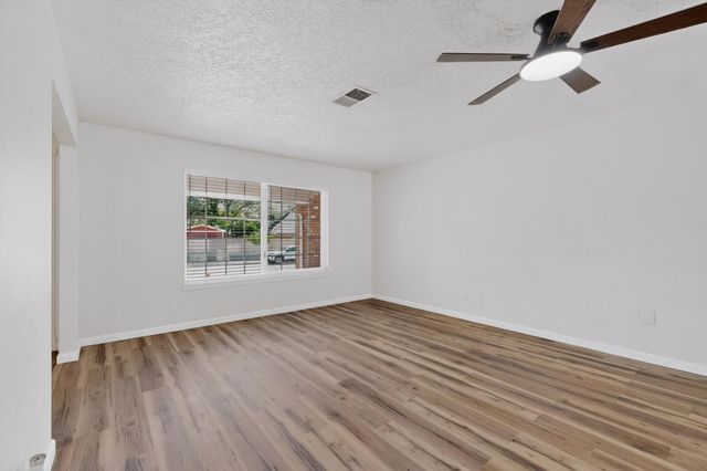 1512 Lester Drive NE, Albuquerque, NM 87112