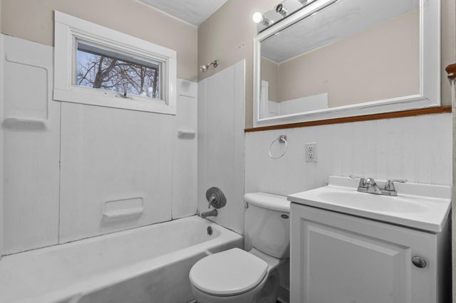 3085 Upper 76th Street E, Inver Grove Heights, MN 55076