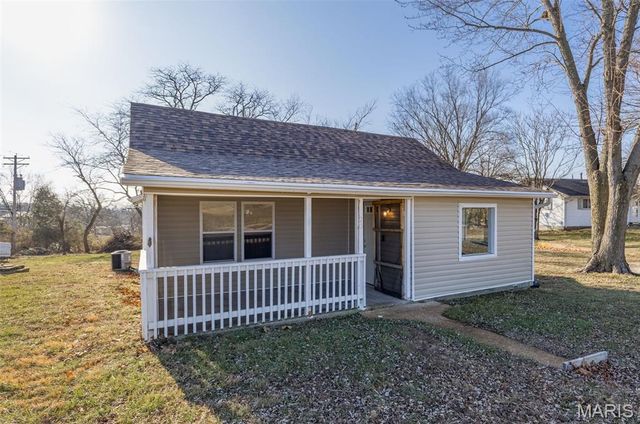 20 W Springfield Road, St Clair, MO 63077