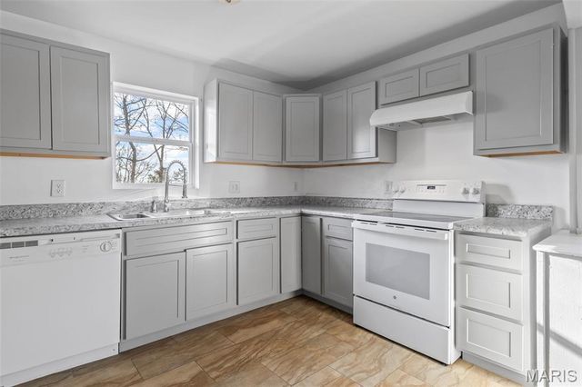 20 W Springfield Road, St Clair, MO 63077