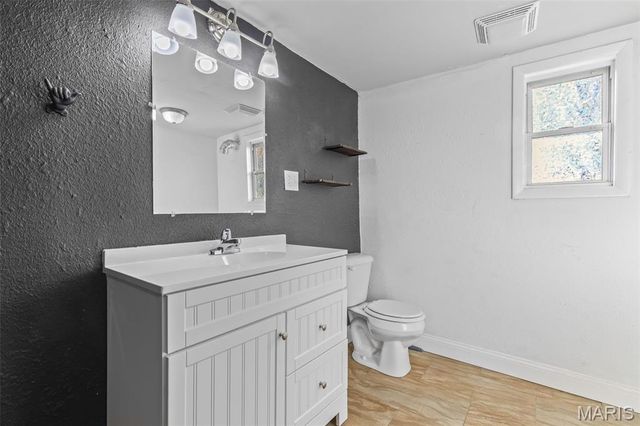 20 W Springfield Road, St Clair, MO 63077