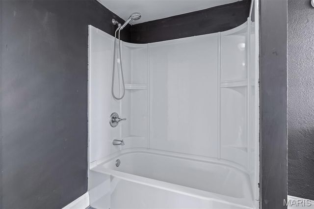 20 W Springfield Road, St Clair, MO 63077