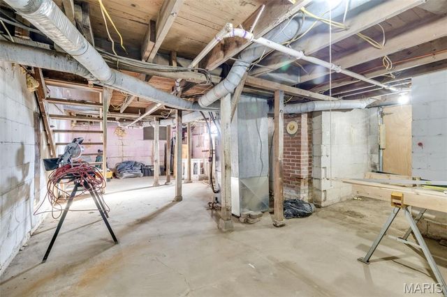 20 W Springfield Road, St Clair, MO 63077