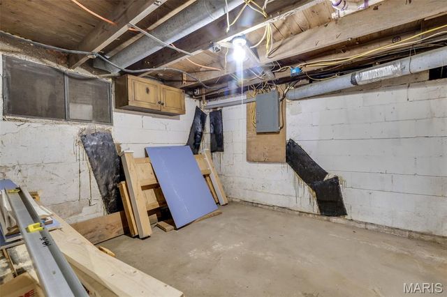 20 W Springfield Road, St Clair, MO 63077