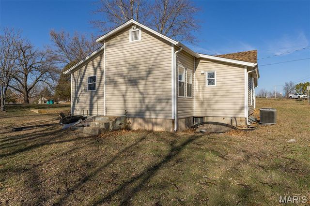 20 W Springfield Road, St Clair, MO 63077