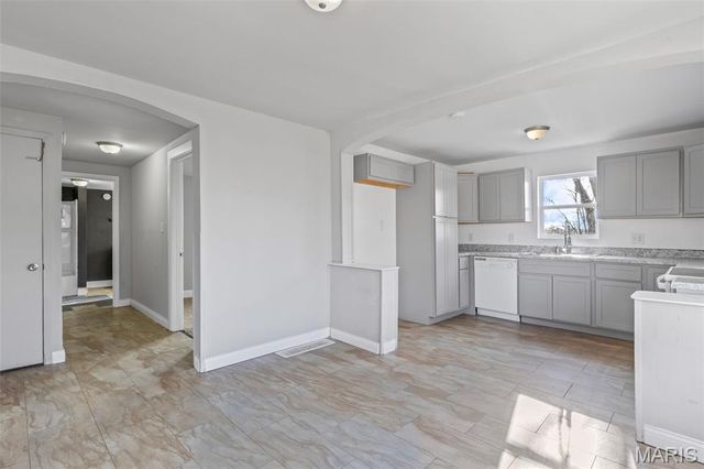 20 W Springfield Road, St Clair, MO 63077