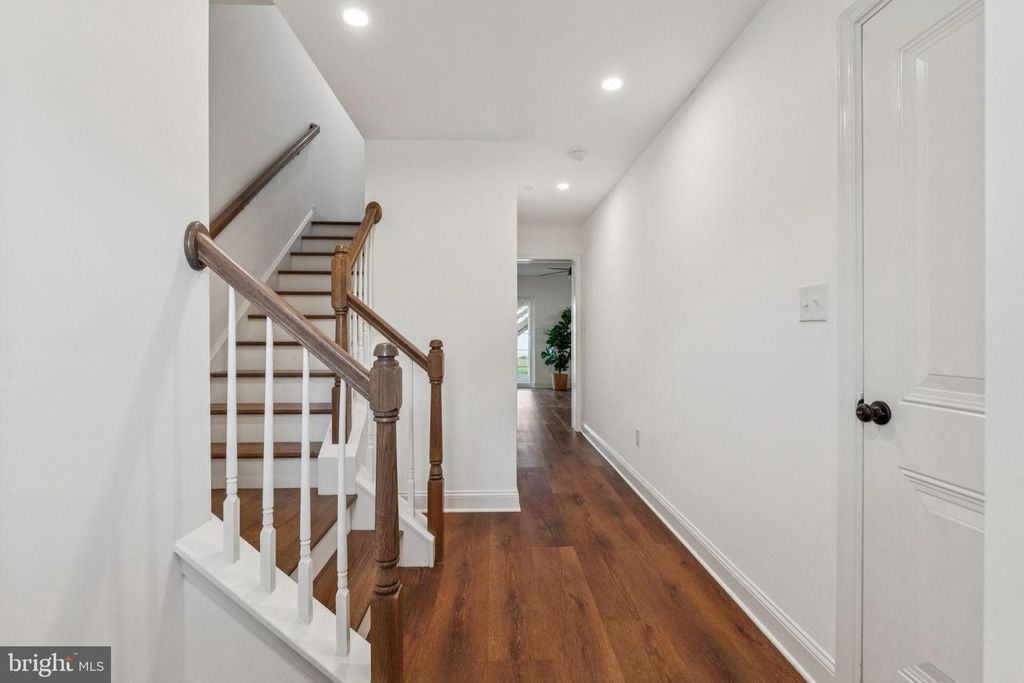 110 GIRARD AVE, Glenside, PA 19038