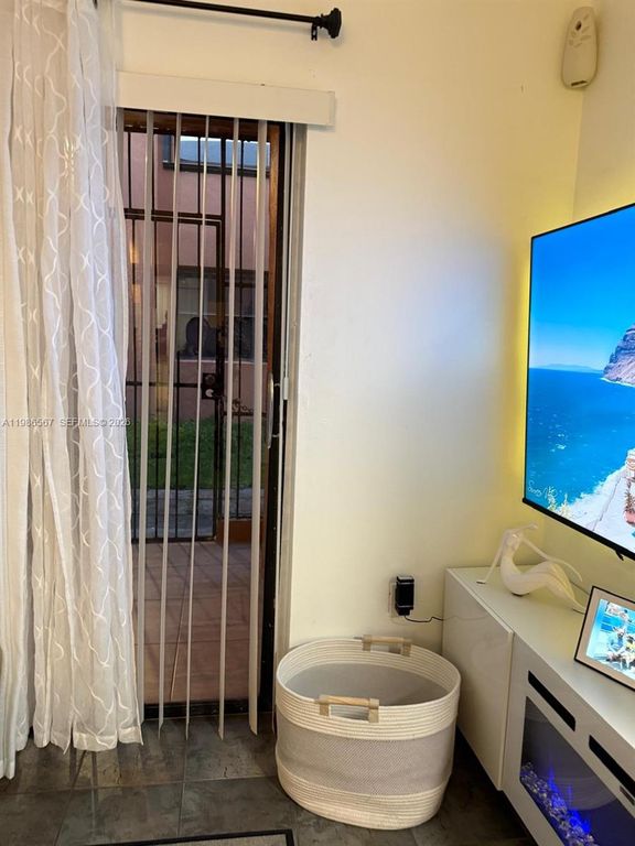 6425 W 27th Ct 102-6, Hialeah, FL 33016