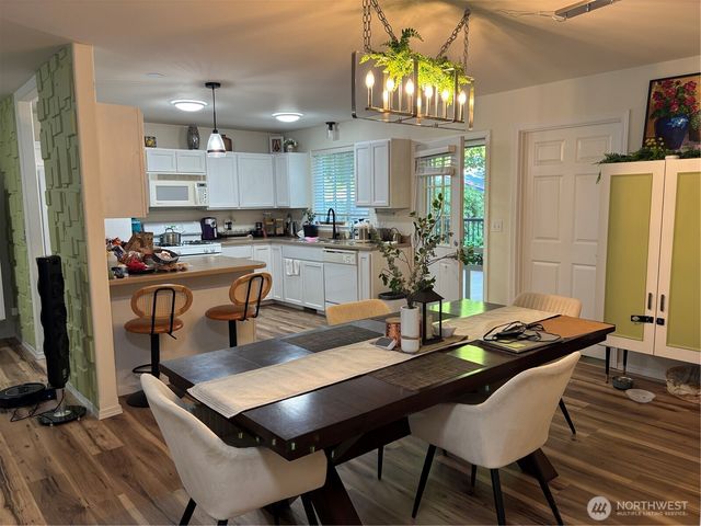 834 Village Way, Monroe, WA 98272