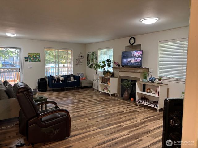 834 Village Way, Monroe, WA 98272