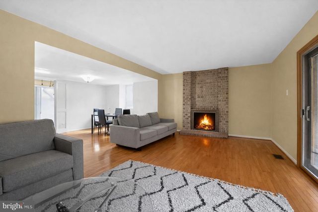 9214 THREE OAKS DR, Silver Spring, MD 20901