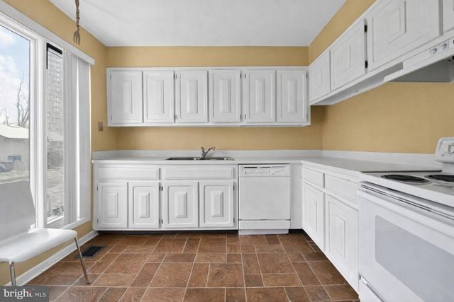 9214 THREE OAKS DR, Silver Spring, MD 20901