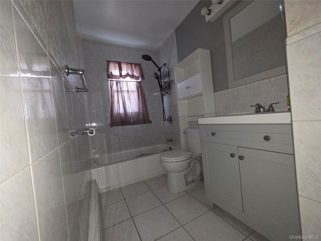 657 N Delaware Avenue, Lindenhurst, NY 11757