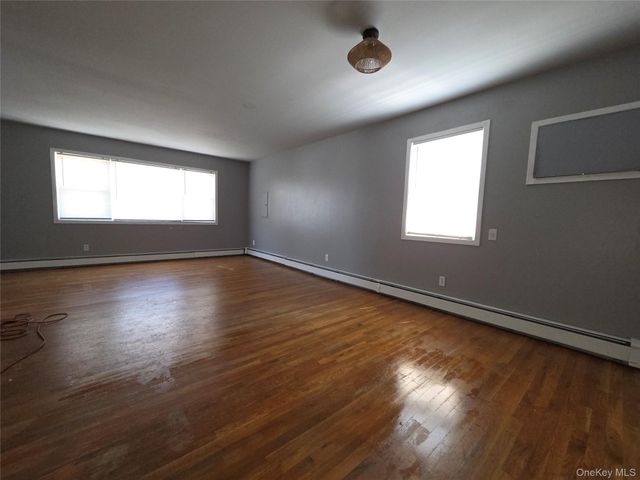 657 N Delaware Avenue, Lindenhurst, NY 11757