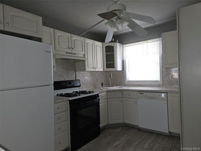 657 N Delaware Avenue, Lindenhurst, NY 11757