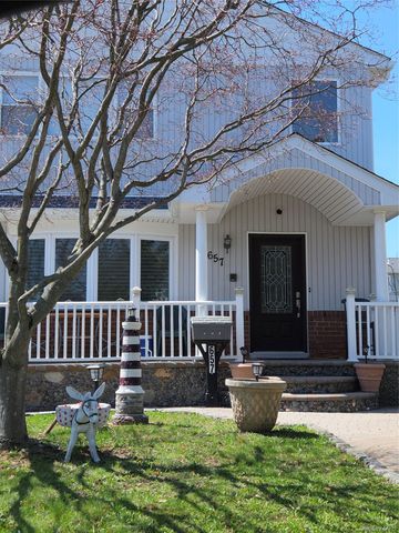 657 N Delaware Avenue, Lindenhurst, NY 11757