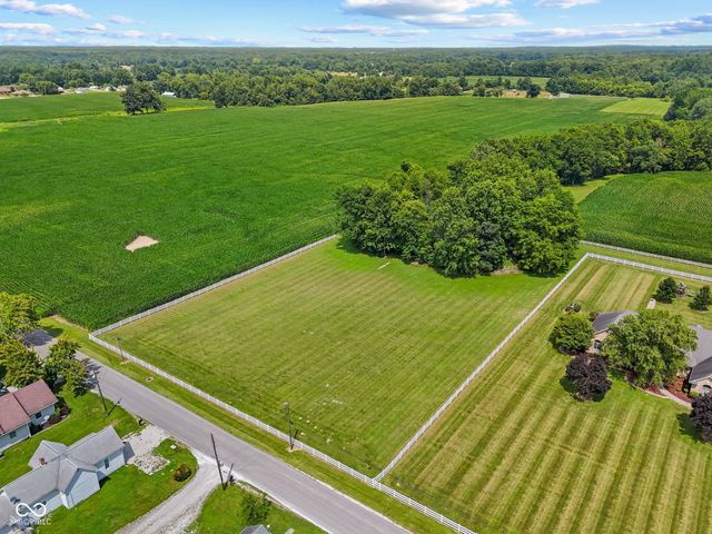 8534 N Murphy Road, Brazil, IN 47834
