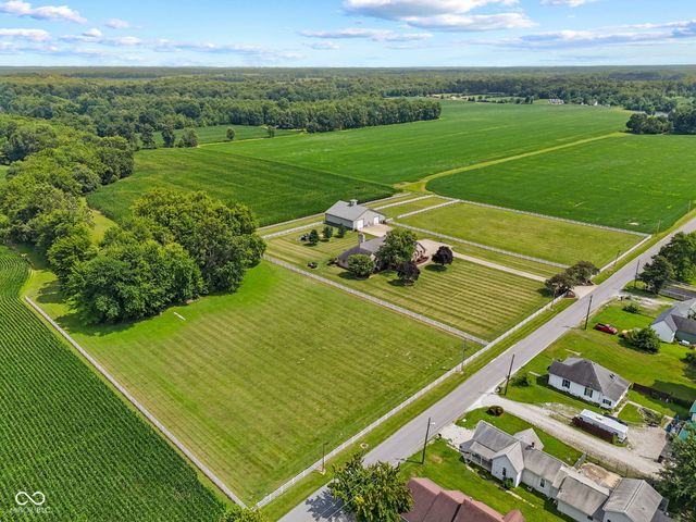8534 N Murphy Road, Brazil, IN 47834