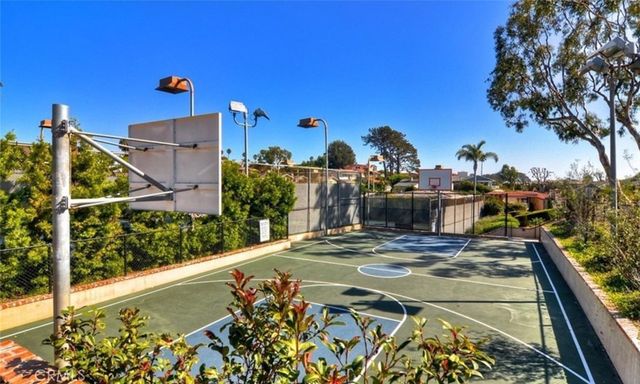 35 N N La Senda, Laguna Beach, CA 92651