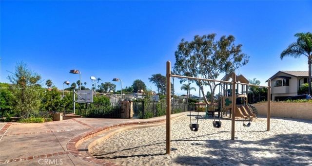 35 N N La Senda, Laguna Beach, CA 92651