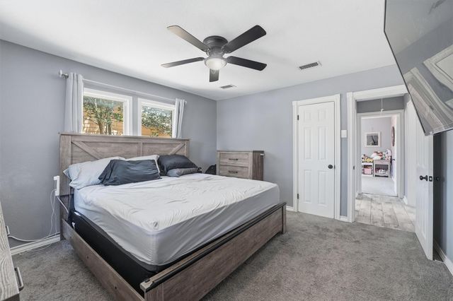 9330 E Avenue L, Houston, TX 77012