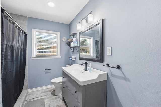 9330 E Avenue L, Houston, TX 77012