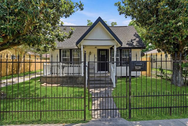9330 E Avenue L, Houston, TX 77012