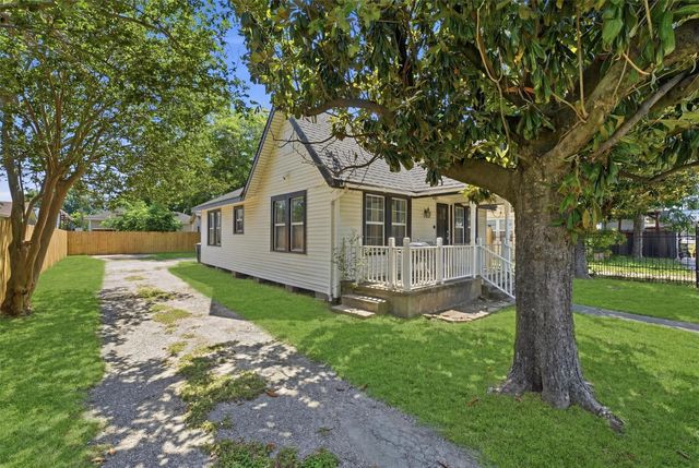 9330 E Avenue L, Houston, TX 77012