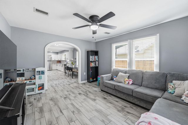 9330 E Avenue L, Houston, TX 77012
