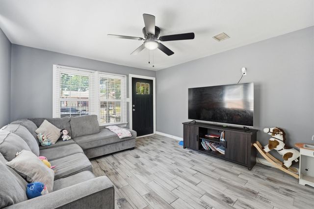 9330 E Avenue L, Houston, TX 77012