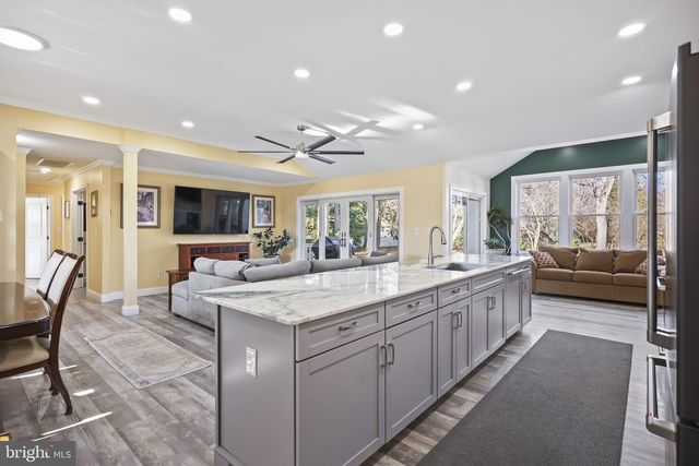 568 VILLAGE RD W RD, Princeton Junction, NJ 08550