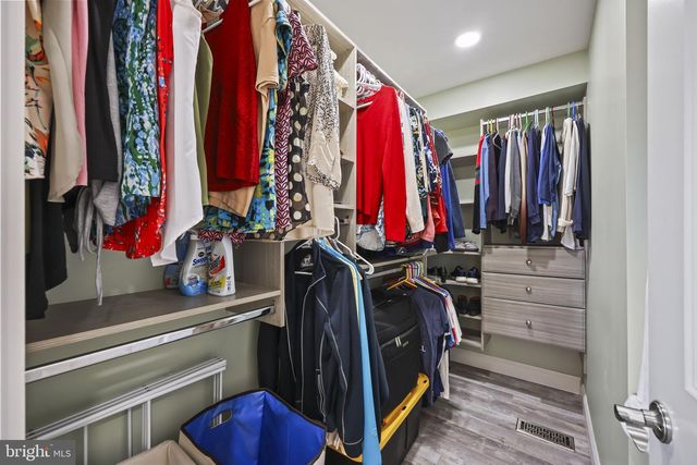 568 VILLAGE RD W RD, Princeton Junction, NJ 08550