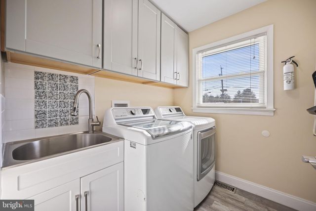 568 VILLAGE RD W RD, Princeton Junction, NJ 08550