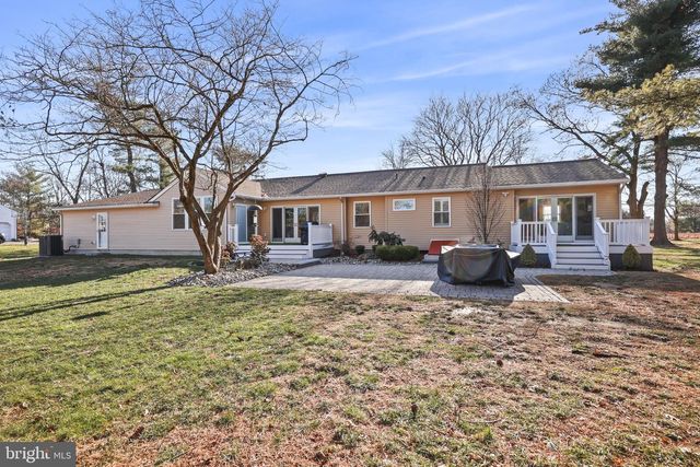 568 VILLAGE RD W RD, Princeton Junction, NJ 08550