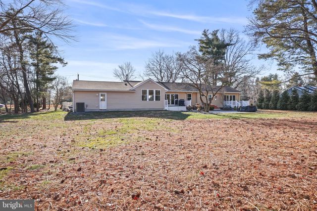 568 VILLAGE RD W RD, Princeton Junction, NJ 08550