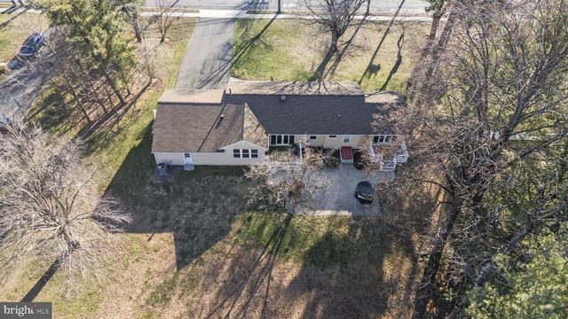 568 VILLAGE RD W RD, Princeton Junction, NJ 08550