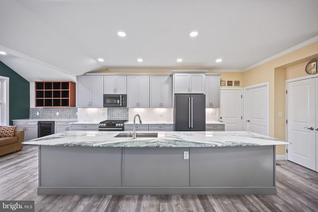 568 VILLAGE RD W RD, Princeton Junction, NJ 08550