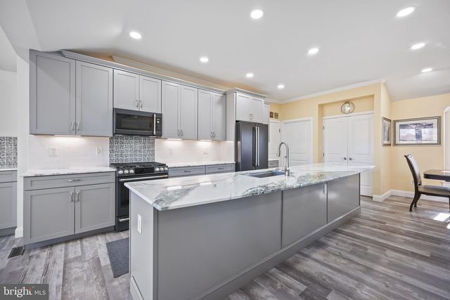 568 VILLAGE RD W RD, Princeton Junction, NJ 08550