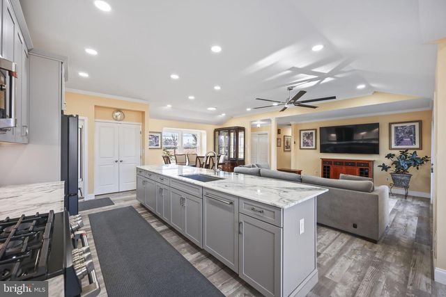 568 VILLAGE RD W RD, Princeton Junction, NJ 08550