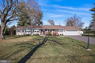 568 VILLAGE RD W RD, Princeton Junction, NJ 08550