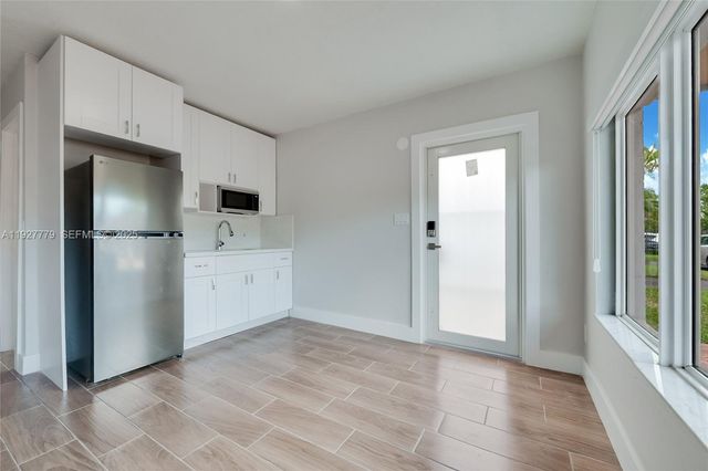 8952 SW 10th Ter, Miami, FL 33174