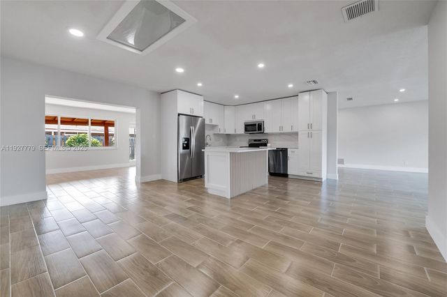 8952 SW 10th Ter, Miami, FL 33174