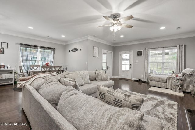 127 W Rarity Ridge Pkwy, Oak Ridge, TN 37830