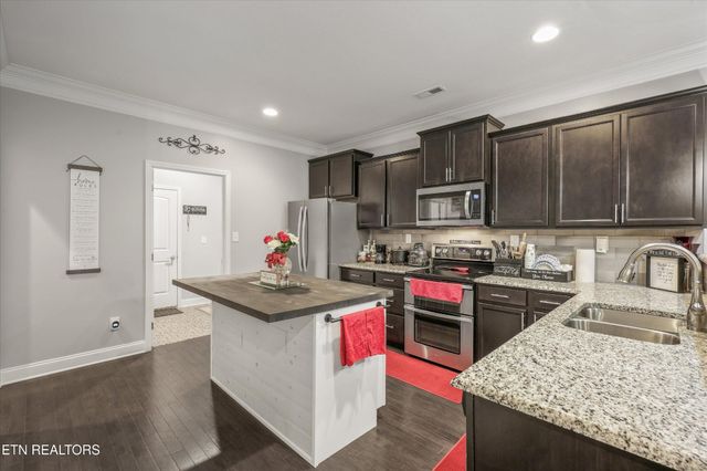 127 W Rarity Ridge Pkwy, Oak Ridge, TN 37830