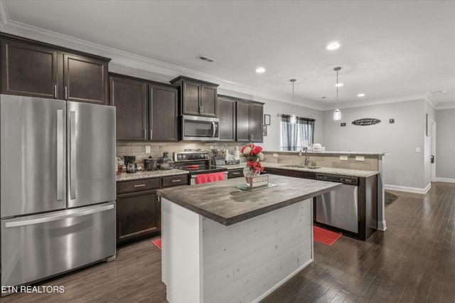 127 W Rarity Ridge Pkwy, Oak Ridge, TN 37830