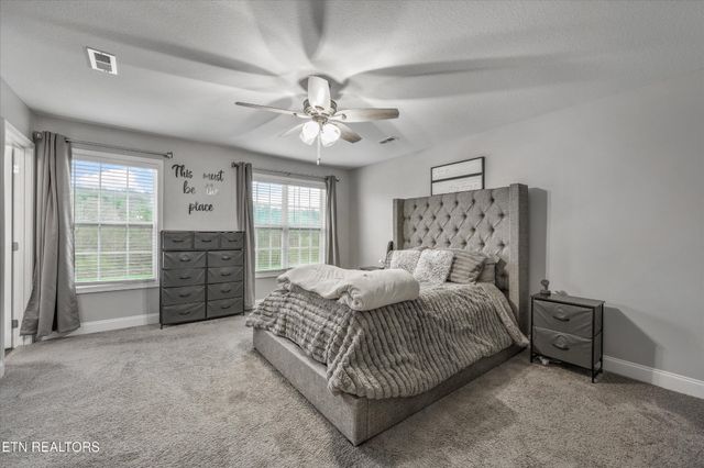 127 W Rarity Ridge Pkwy, Oak Ridge, TN 37830