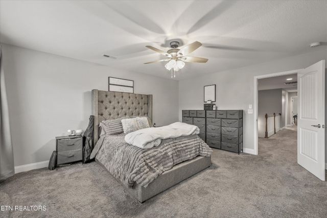 127 W Rarity Ridge Pkwy, Oak Ridge, TN 37830