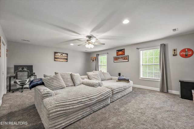 127 W Rarity Ridge Pkwy, Oak Ridge, TN 37830