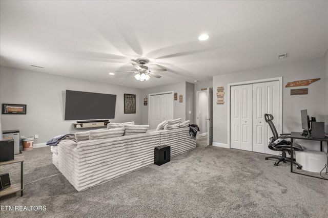 127 W Rarity Ridge Pkwy, Oak Ridge, TN 37830